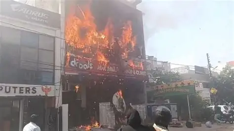 ലക്നൗ അലിഗഞ്ചിലെ കോച്ചിങ് സെന്ററിലുണ്ടായ തീപിടിത്തം.