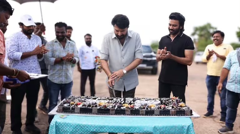 പത്മഭൂഷൺ നേടിയ മമ്മൂട്ടിയെ 'ഓം' സിനിമ സെറ്റിൽ ആദരിക്കുന്ന ധനുഷ്