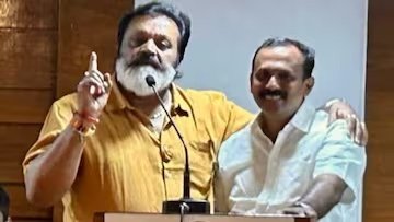 കേന്ദ്രമന്ത്രി സുരേഷ് ഗോപി ബിജെപി വികസന സദസ്സിൽ സംസാരിക്കുന്നു.