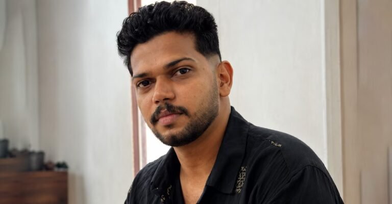 പതങ്കയം വെള്ളച്ചാട്ടത്തിൽ രക്ഷാപ്രവർത്തനം നടത്തുന്ന അഗ്നിശമന സേന.