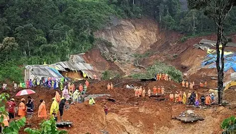 കള്ളാടി മണ്ണിടിച്ചിൽ രക്ഷാപ്രവർത്തന രംഗം.