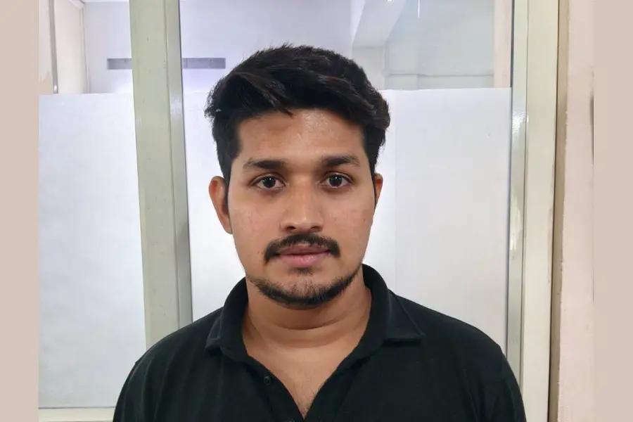 കോഴിക്കോട് സൈബർ ക്രൈം പോലീസ് സ്റ്റേഷന് മുന്നിൽ പോലീസ് ഉദ്യോഗസ്ഥർ.
